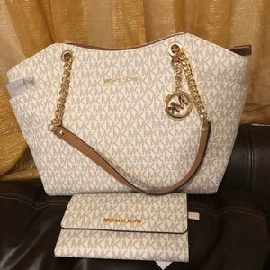 Brand new MK pure and wallet. Authentic!